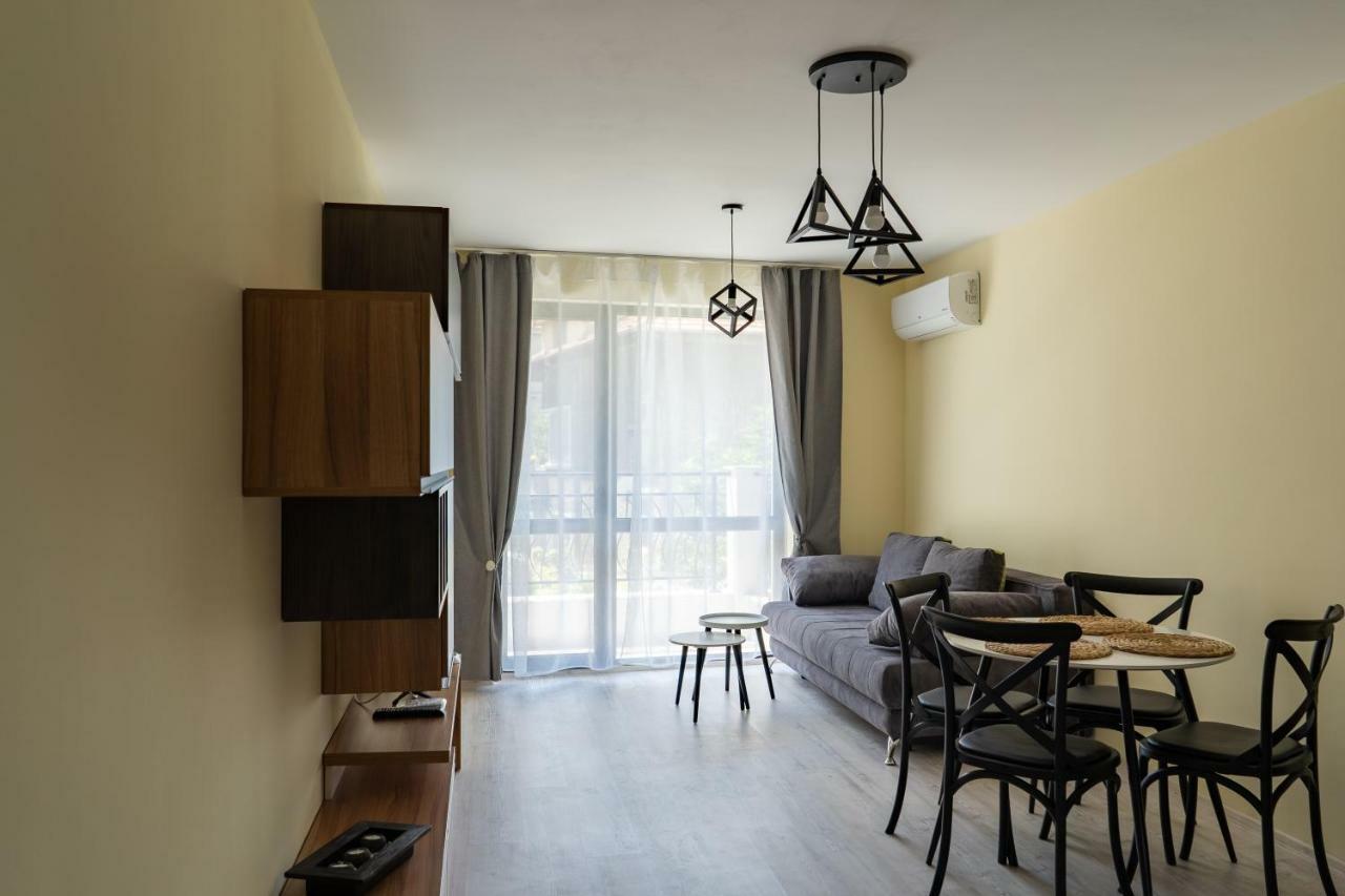 La Familia Apartments Warna Exterior foto