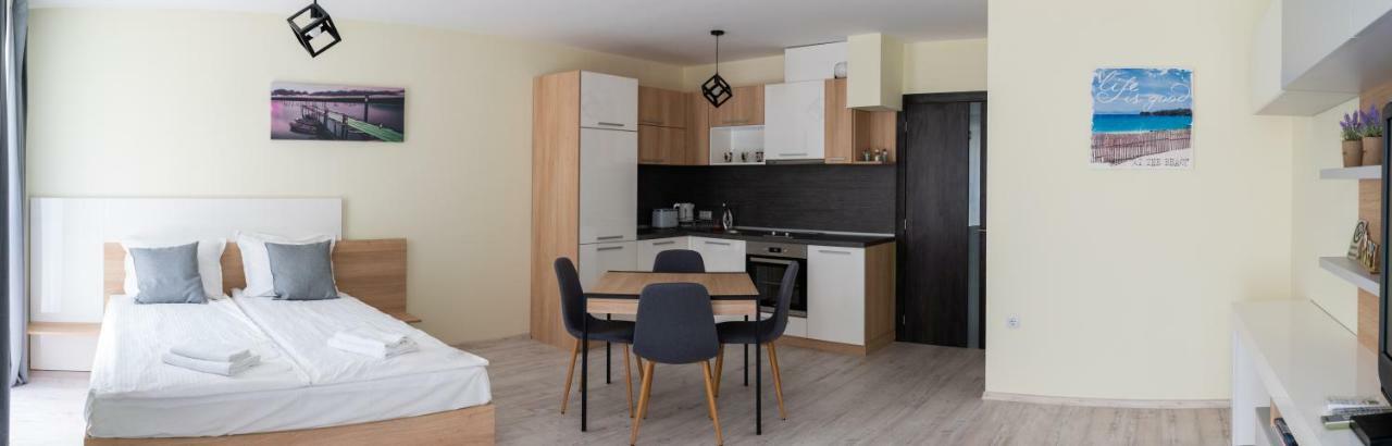 La Familia Apartments Warna Exterior foto