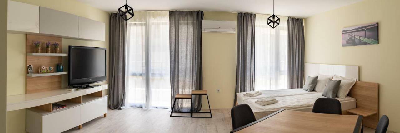 La Familia Apartments Warna Exterior foto