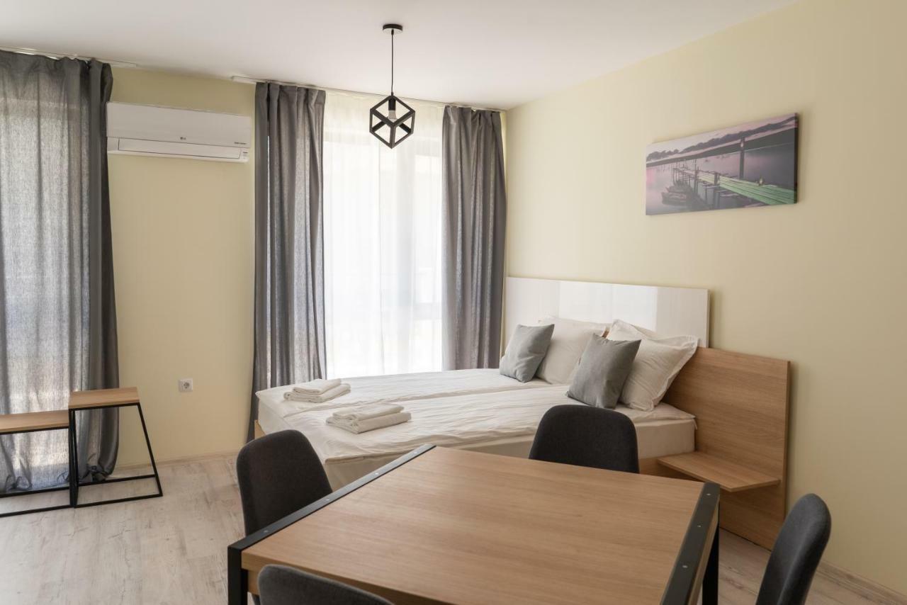 La Familia Apartments Warna Exterior foto