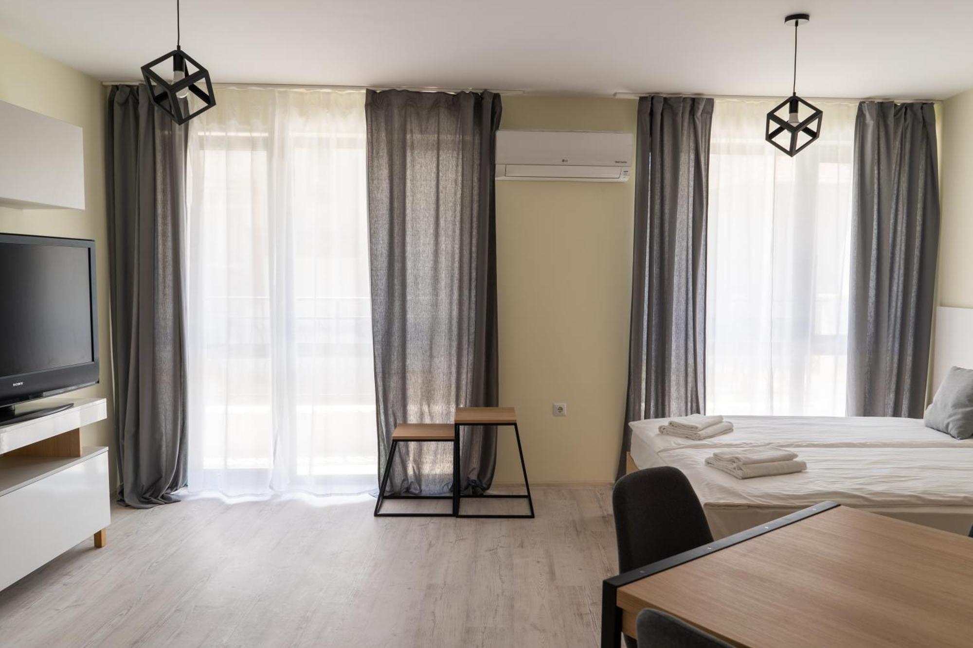 La Familia Apartments Warna Exterior foto