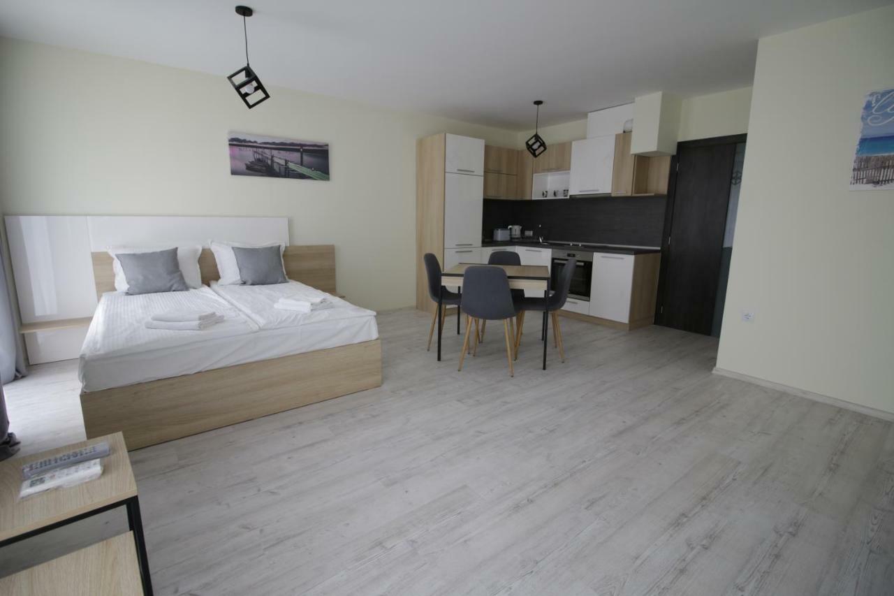 La Familia Apartments Warna Exterior foto